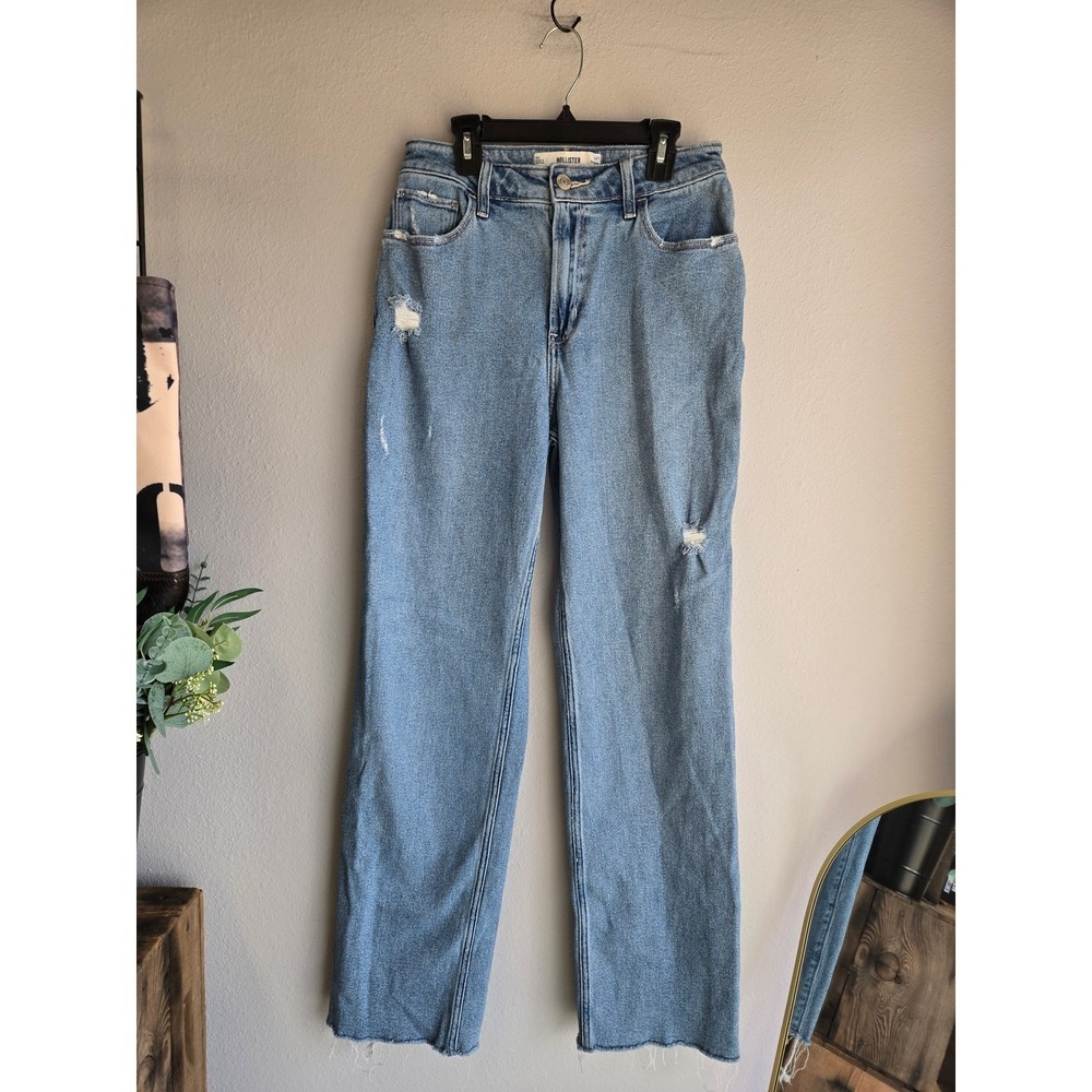 Hollister Ultra High-Rise Dad Distressed Raw Hem Light Wash‎ Jeans 4R W27